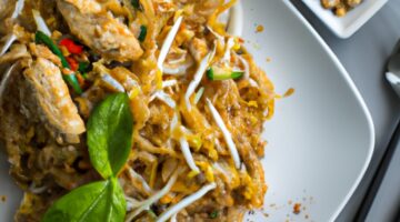 Kuřecí Pad Thai s ořechy