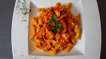 Penne s rajčaty a bazalkou