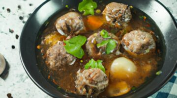 Bakso – indonéská polévka se žvýkacími kuličkami