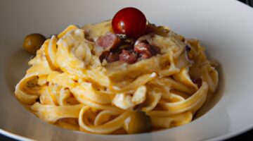 Domácí italská těstovina Carbonara.