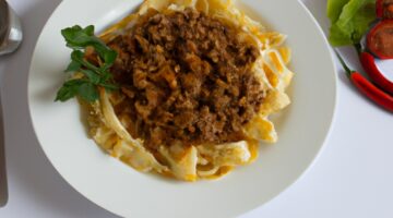 Ragu alla bolognese s těstovinami.