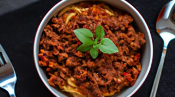 Ragú bolognese s těstovinami.