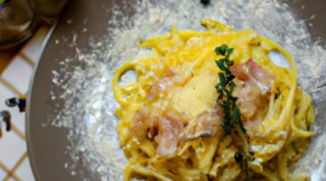 Spaghetti carbonara s pancettou a vejc3adrec3adm