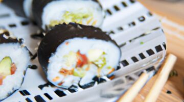 Sushi rolls s avokádem a lososem