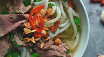 Pho Bo – Vietnamská hovězí nudlová polévka.