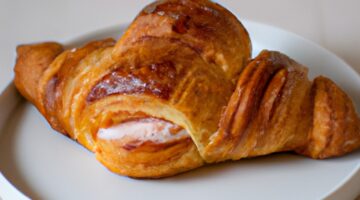 Le croissant růžový marshmallow dort.