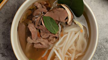 Phở bò – Vietnamská nudlová polévka se hovězím masem