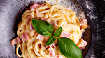 Pasta Carbonara Smažená Šunka Vaječná Smetana