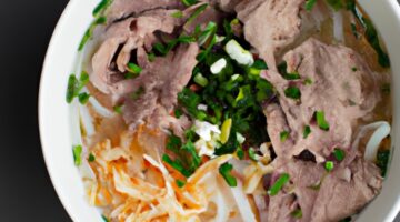 Pho bo – Vietnamská polévka s hovězím.