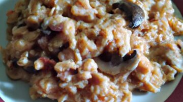 Risotto s houbami a španělským klobásou