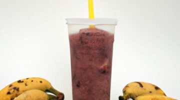 Açaí smoothie s banánem a guaranou