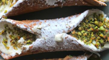 Cannoli s ricottou a pistáciovými krůpějemi