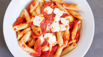 Penne al pomodoro a mozzarella