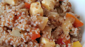 Tofu s quinoa a zeleninou