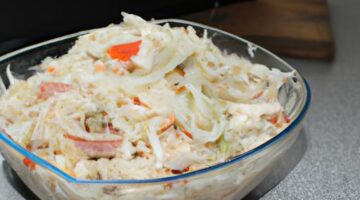 Coleslaw salát s křehkým kuřecím