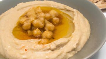 Hummus z cizrnových bobů a tahini