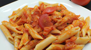 Penne arrabiata s česnekem a rajčaty