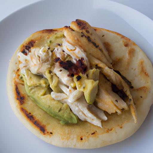 Arepas s kuřecím masem a avokádem