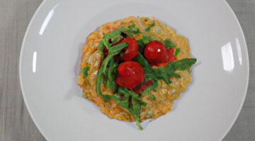 Risotto s rukolou a cherry rajčátky